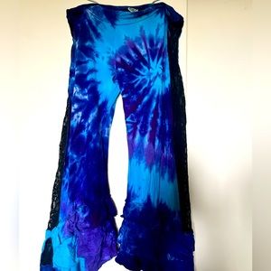 Tie-dye capri flare-lace